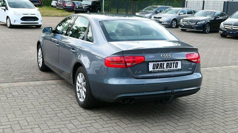 Gebraucht Audi A4 Attraction 143 PS (105 kW) 2013 Grau Limousine