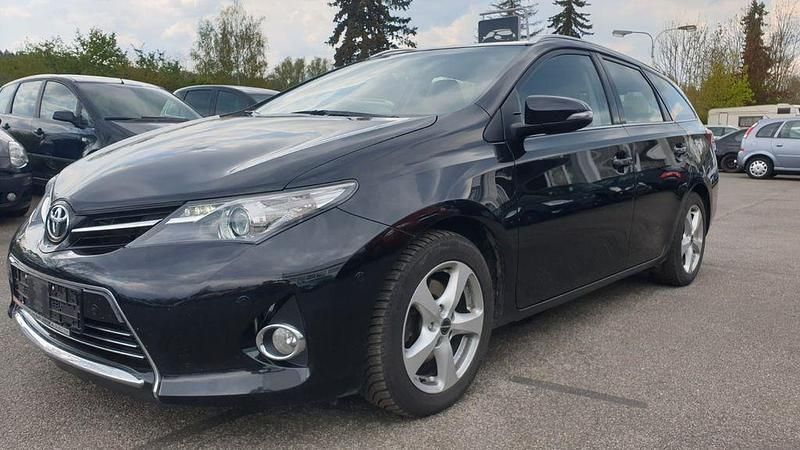 Schwarz Gebraucht 2013 Toyota Auris Touring Sports Executive Kombi | 9.500 € (Fairer Preis) - Bild 1/4