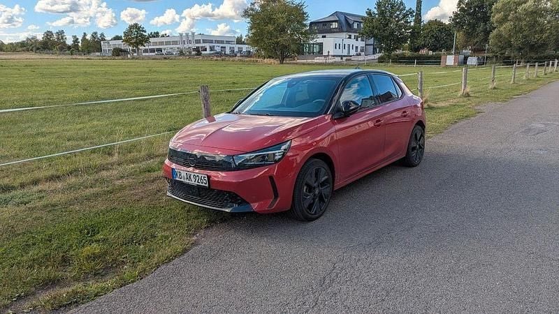 Rot Gebraucht 2024 Opel Corsa-e Kleinwagen | 21.100 € (Superpreis) - Bild 1/4