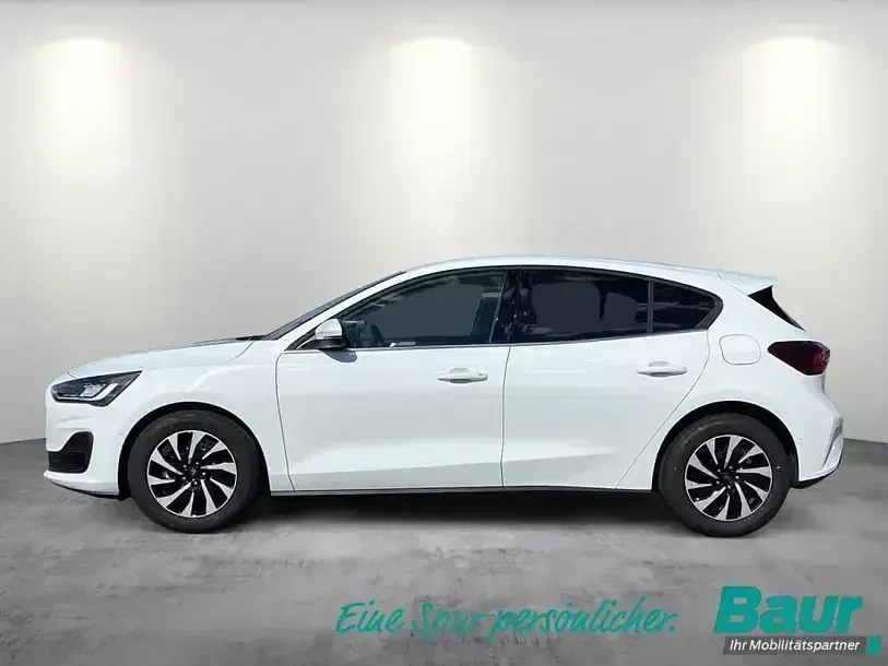 Gebraucht Ford Focus Titanium 125 PS (91 kW) 2025 Frozen white Limousine