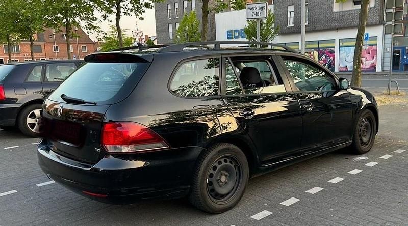 Gebraucht VW Golf VI 105 PS (77 kW) 2010 Schwarz Kleinwagen