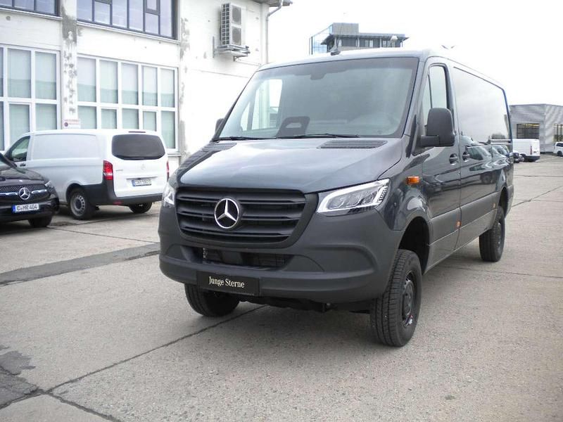 Gebraucht Mercedes Sprinter 190 PS (139 kW) 2025 Tenoritgrau metallic Van