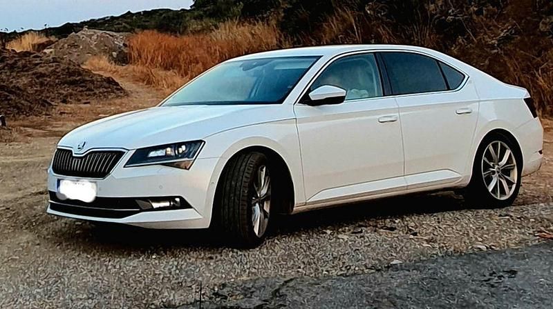 Weiß Gebraucht 2016 Skoda Superb Style Limousine | 15.900 € (Guter Preis) - Bild 1/4