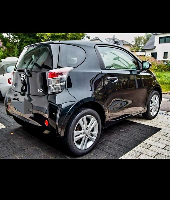 Gebraucht Toyota iQ 98 PS (72 kW) 2009 Schwarz Kleinwagen
