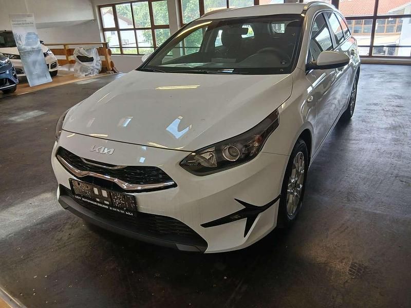 (wd) casa white s Neu 2025 Kia Ceed Sportswagon Vision Kombi | 25.690 € (Etwas zu teuer) - Bild 1/4
