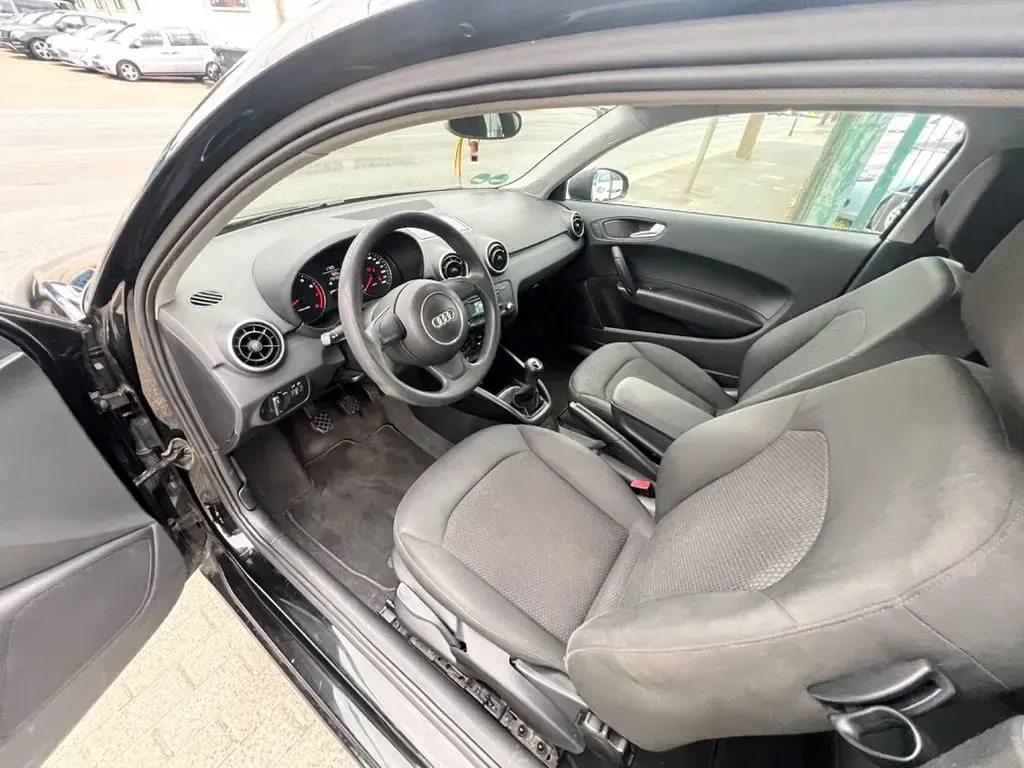 Gebraucht Audi A1 Attraction 86 PS (63 kW) 2011 Schwarz Kleinwagen