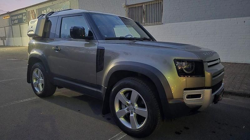 Gebraucht Land Rover Defender First Edition 400 PS (294 kW) 2021 Grün SUV