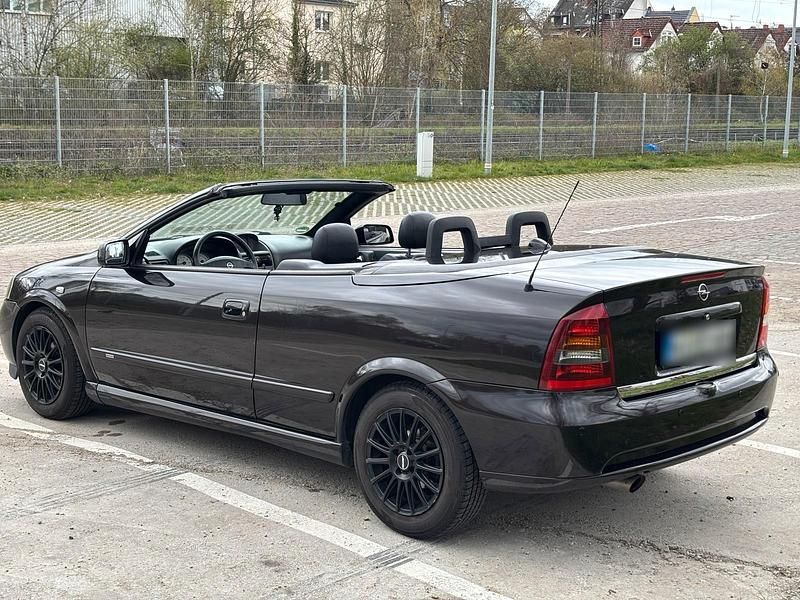 Gebraucht Opel Astra Cabriolet 101 PS (74 kW) 2004 Schwarz Cabrio