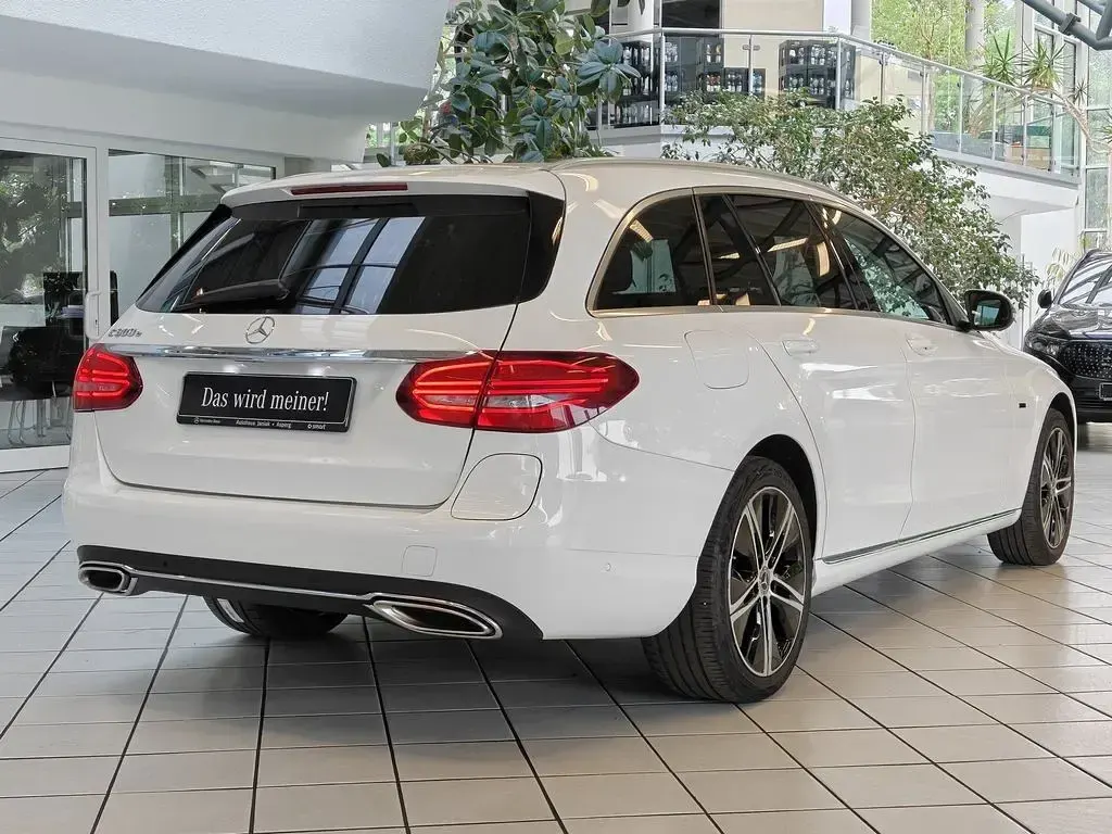 Gebraucht Mercedes E300 Avantgarde 313 PS (230 kW) 2020 Weiß Limousine