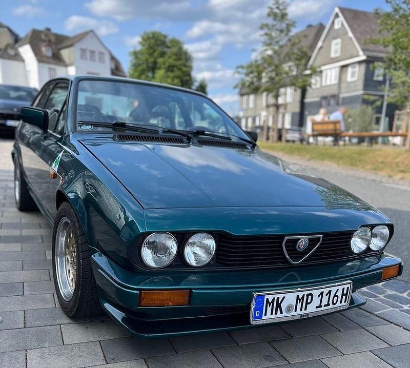 Grün Gebraucht 1982 Alfa Romeo GTV Coupé | 21.600 € - Bild 1/4