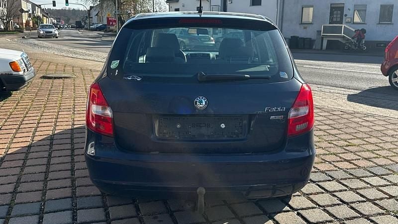 Gebraucht Skoda Fabia 90 PS (66 kW) 2011 Blau Kleinwagen