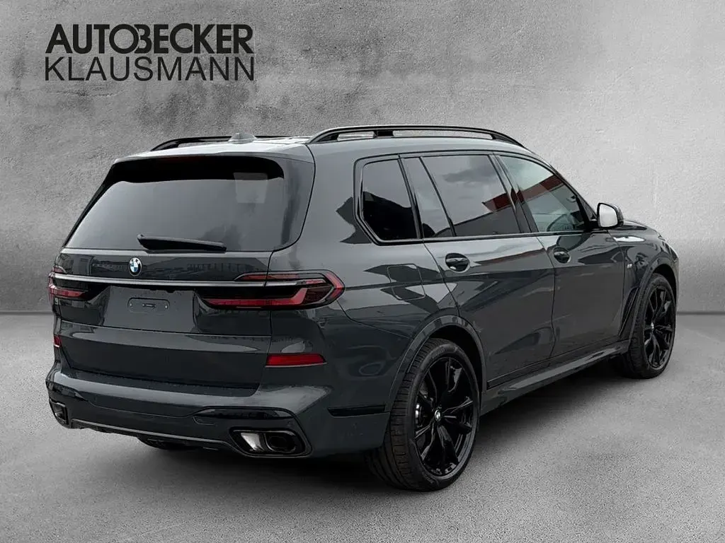 Neu BMW X7 M Sport 352 PS (258 kW) 2026 Grau SUV