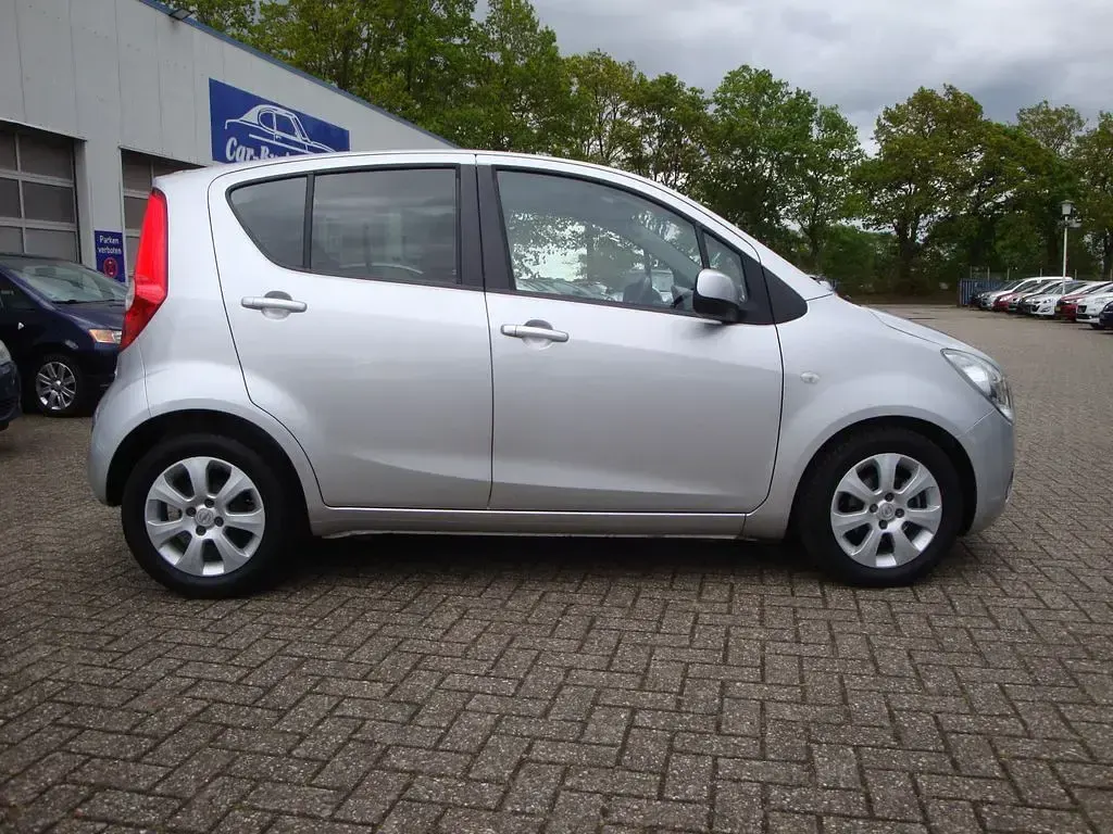 Gebraucht Opel Agila Edition 65 PS (47 kW) 2009 Silber Kleinwagen