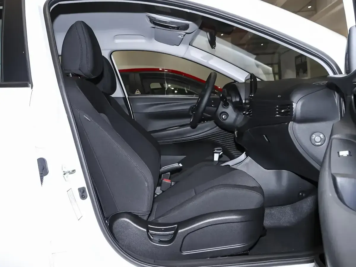 Uusi Hyundai Bayon Select 101 HP (74 kW) 2025 Valkoinen Katumaasturi