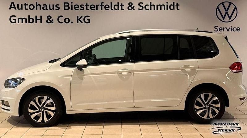Gebraucht VW Touran Active 150 PS (110 kW) 2021 Weiß Van / Kleinbus