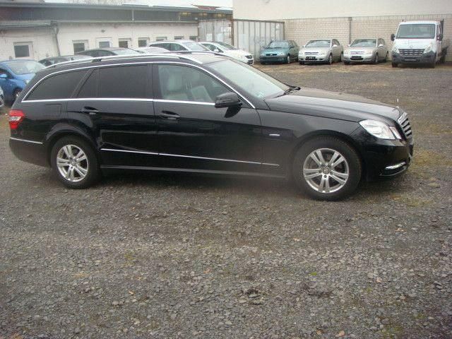 Gebraucht Mercedes E200 184 PS (135 kW) 2010 Schwarz Kombi