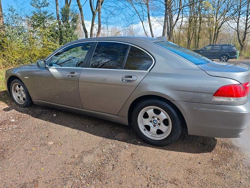 Gebraucht BMW 730 231 PS (169 kW) 2007 Grau Limousine