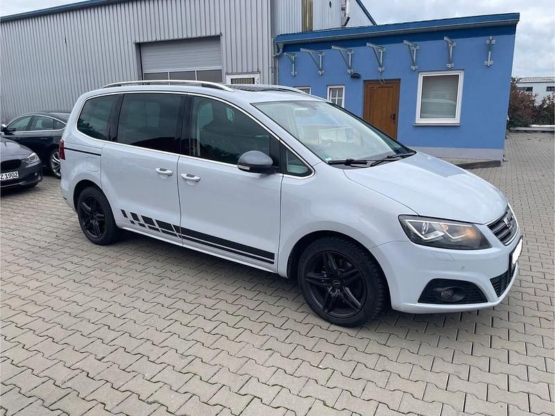 Weiß Gebraucht 2017 Seat Alhambra FR-Line Van / Kleinbus | 24.990 € (Fairer Preis) - Bild 1/4