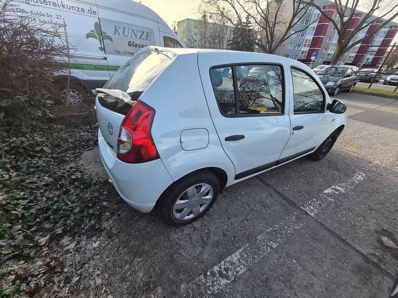 Gebraucht Dacia Sandero 75 PS (55 kW) 2009 Weiß Limousine