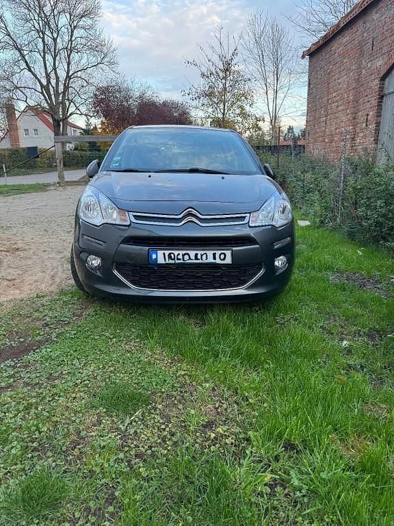Grau Gebraucht 2015 Citroën C3 PureTech Limousine | 5.100 € (Guter Preis) - Bild 1/4