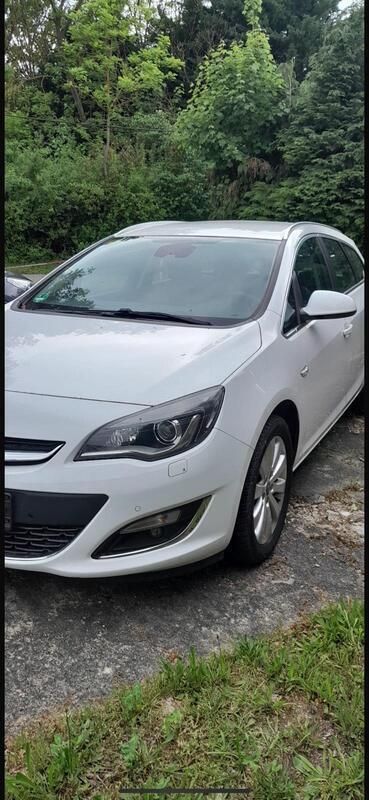 Weiß Gebraucht 2014 Opel Astra Kombi | 3.999 € (Guter Preis) - Bild 1/4