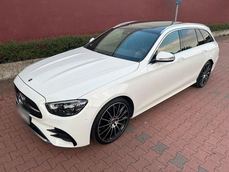 Weiß Gebraucht 2020 Mercedes E220 AMG Kombi | 34.700 € (Guter Preis) - Bild 1/4