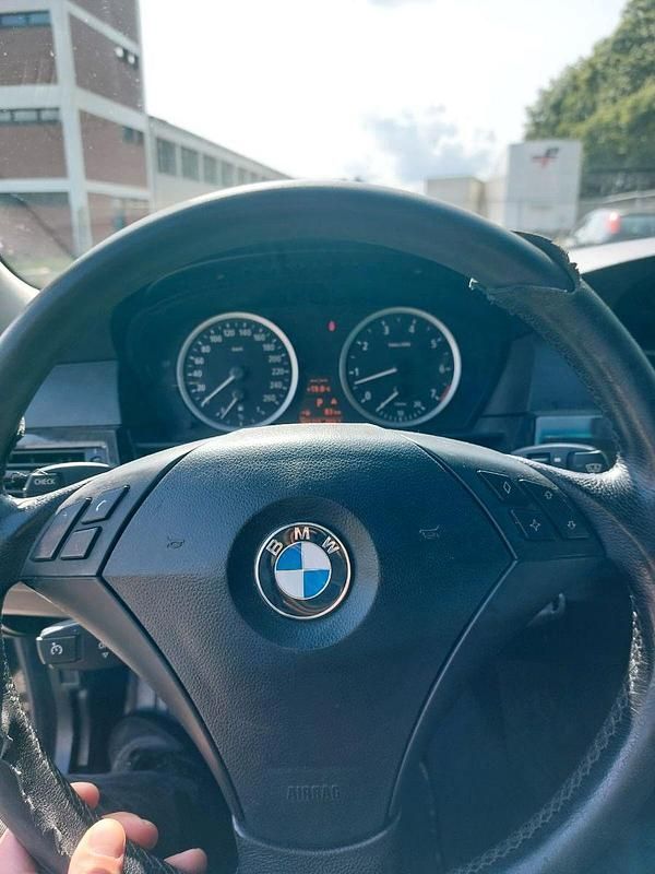 Gebraucht 2003 BMW 520 Limousine | 2.200 € (Superpreis) - Bild 1/4