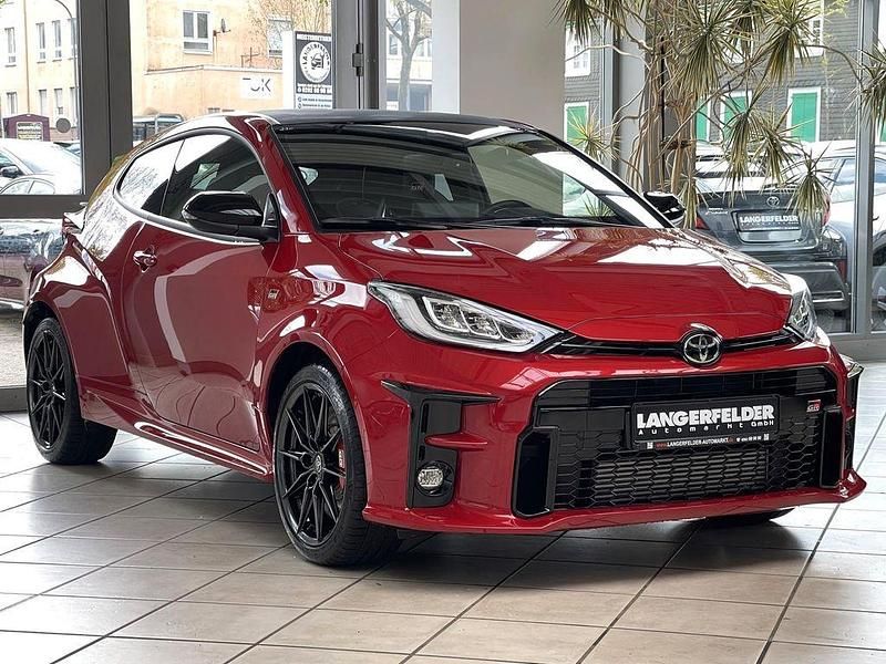 Emotional red 2 Gebraucht 2023 Toyota Yaris Kleinwagen | 36.999 € (Etwas zu teuer) - Bild 1/4