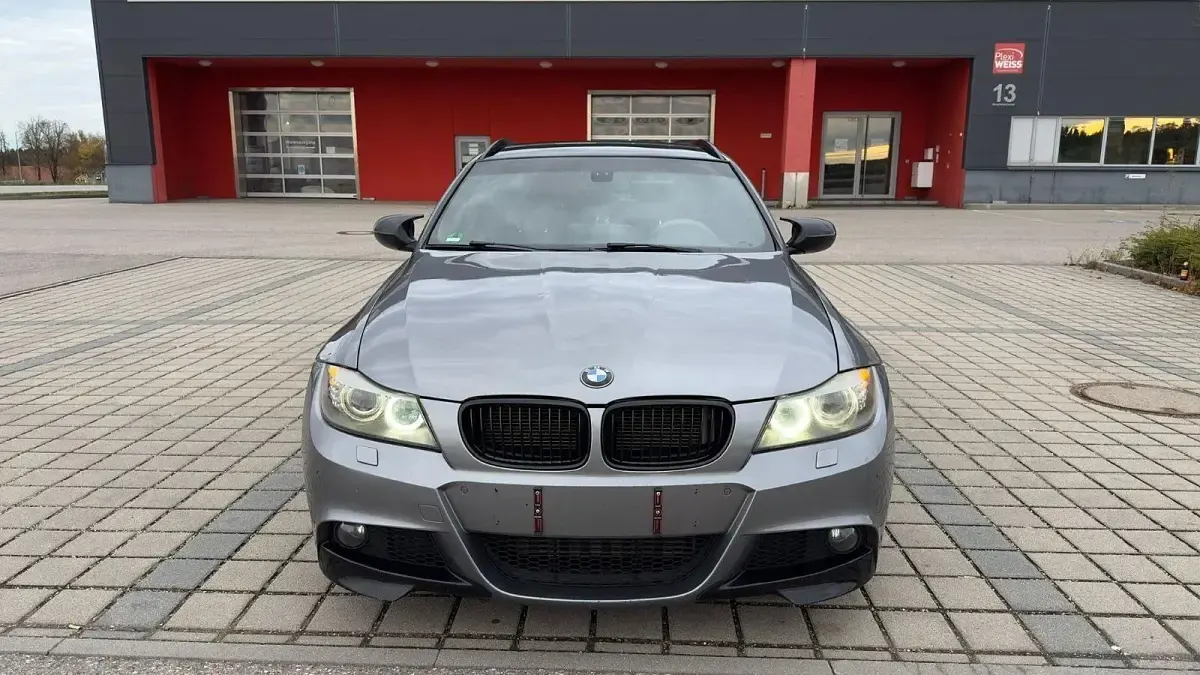 Gebraucht BMW 320 Shadowline 184 PS (135 kW) 2011 Grau Kombi