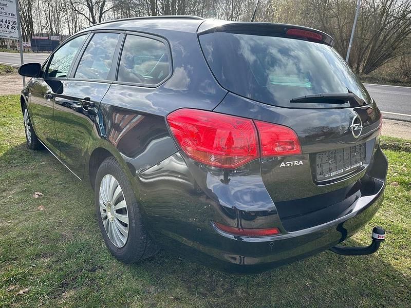 Gebraucht Opel Astra Design Edition 116 PS (85 kW) 2011 Schwarz Kombi