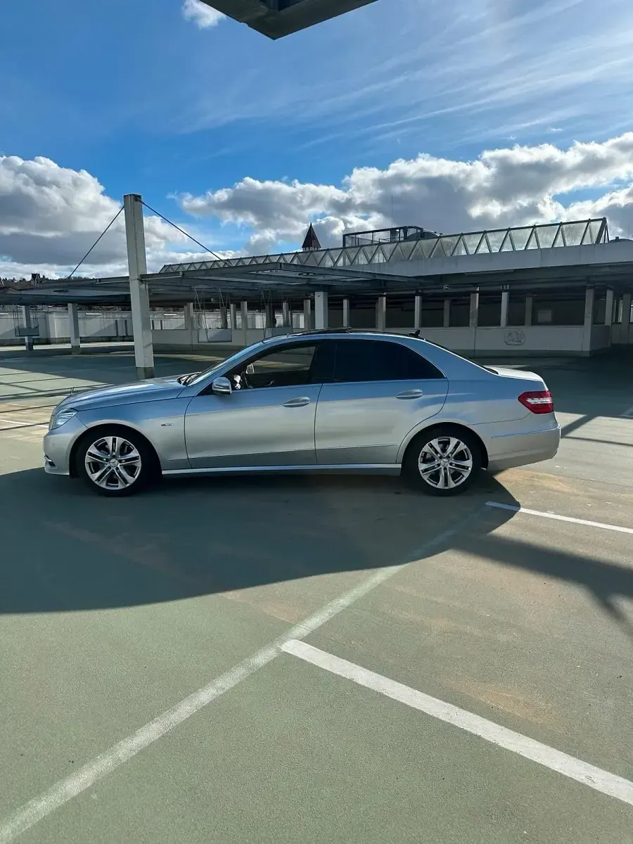 Używany Mercedes E350 Avantgarde 265 KM (194 kW) 2012 Srebrny Sedan/Limuzyna