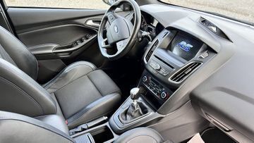 Gebraucht Ford Focus Ambiente 349 PS (256 kW) 2017 Schwarz iridiumschwarz metallic Limousine