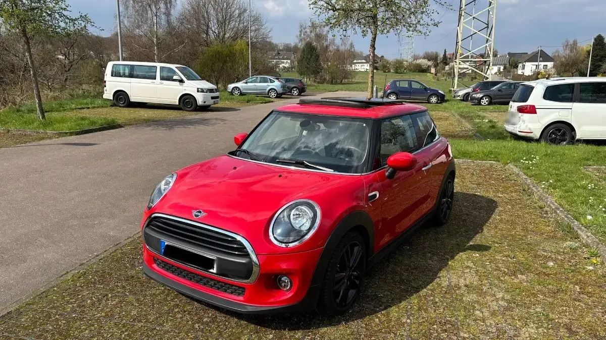 Usado Mini ONE 75 CV (55 kW) 2019 Rojo Utilitario