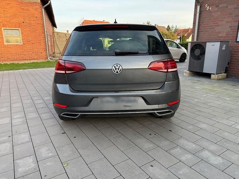 Gebraucht VW Golf VII Highline 150 PS (110 kW) 2019 Grau Limousine