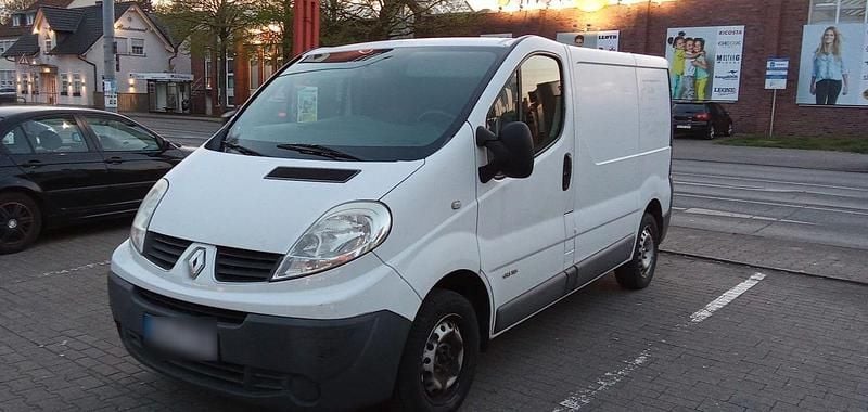 Second-hand Renault Trafic 114 CP (83 kW) 2012 Alb Monovolum