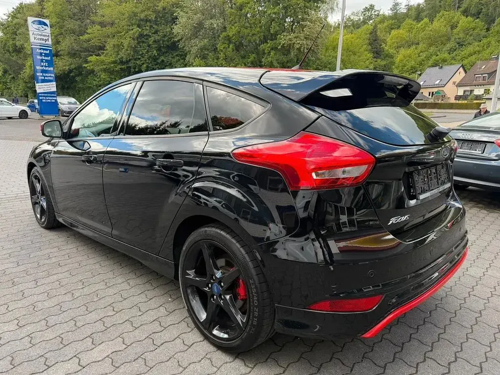 Gebraucht Ford Focus Sport 150 PS (110 kW) 2016 Shadow black Limousine