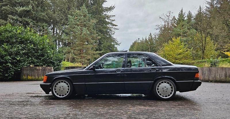 Gebraucht Mercedes 190 132 PS (97 kW) 1992 Schwarz Limousine