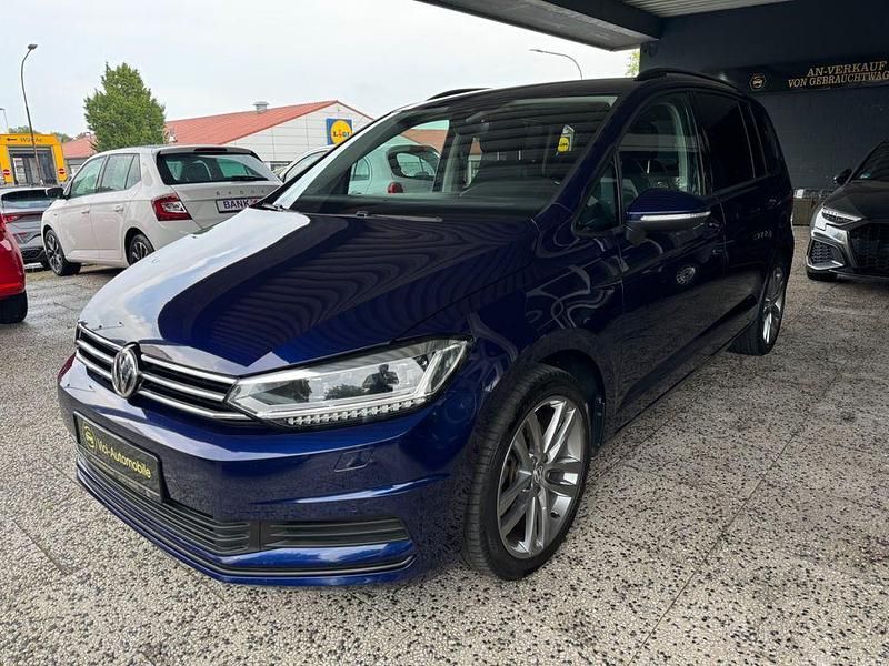 Blau Gebraucht 2016 VW Touran Comfortline Van / Kleinbus | 18.850 € (Fairer Preis) - Bild 1/4