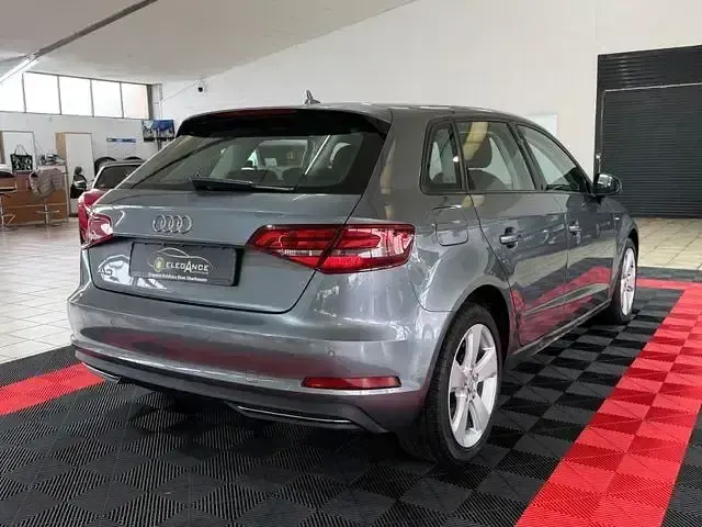 Gebraucht Audi A3 Attraction 135 PS (99 kW) 2015 Grau Limousine
