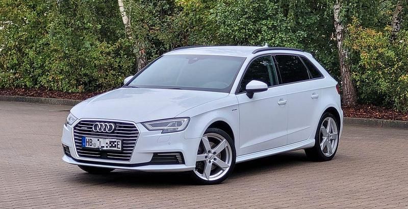 Weiß Gebraucht 2017 Audi A3 Sportback e-tron Design Limousine | 15.999 € (Etwas zu teuer) - Bild 1/4