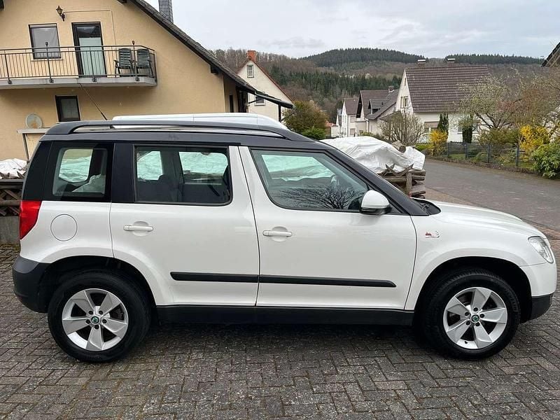 Gebraucht Skoda Yeti Active 105 PS (77 kW) 2013 Weiß SUV