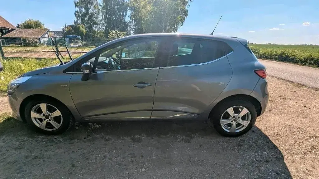 Gebraucht Renault Clio 90 PS (66 kW) 2016 Silber Kleinwagen