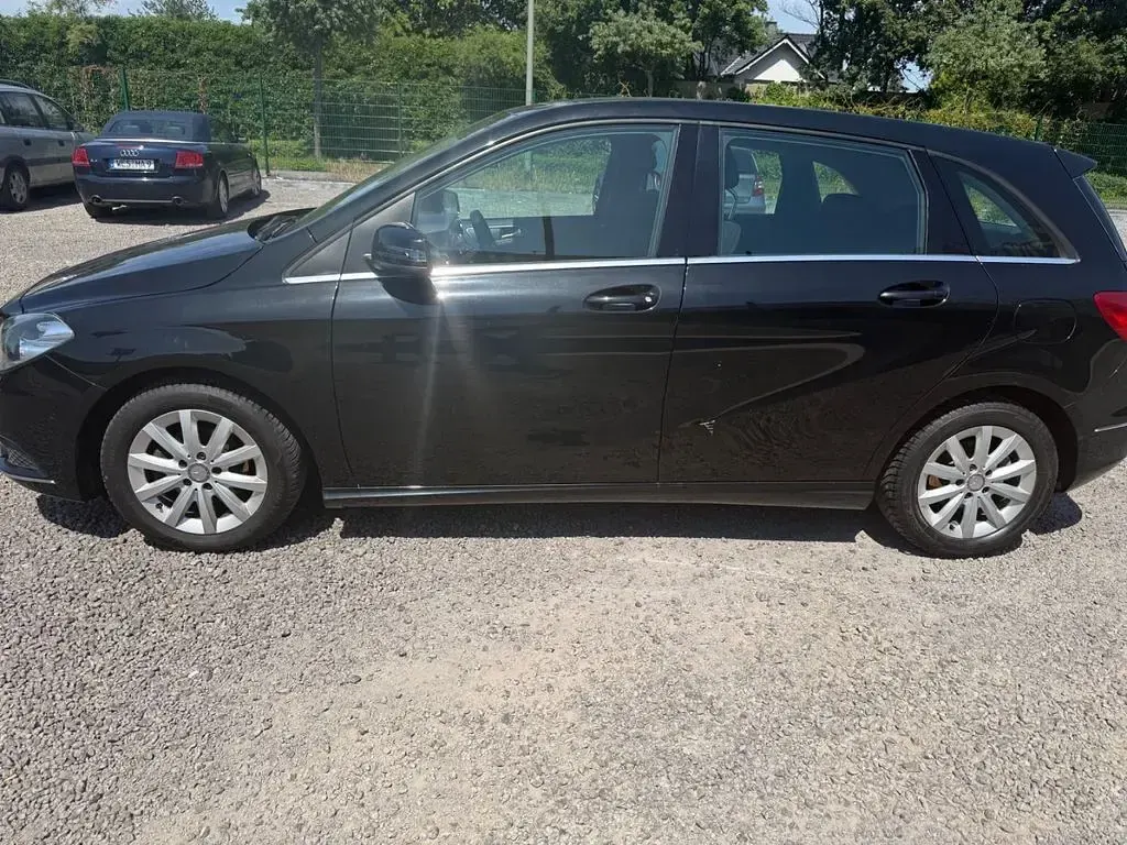 Gebraucht Mercedes B180 109 PS (80 kW) 2014 Schwarz Kleinwagen