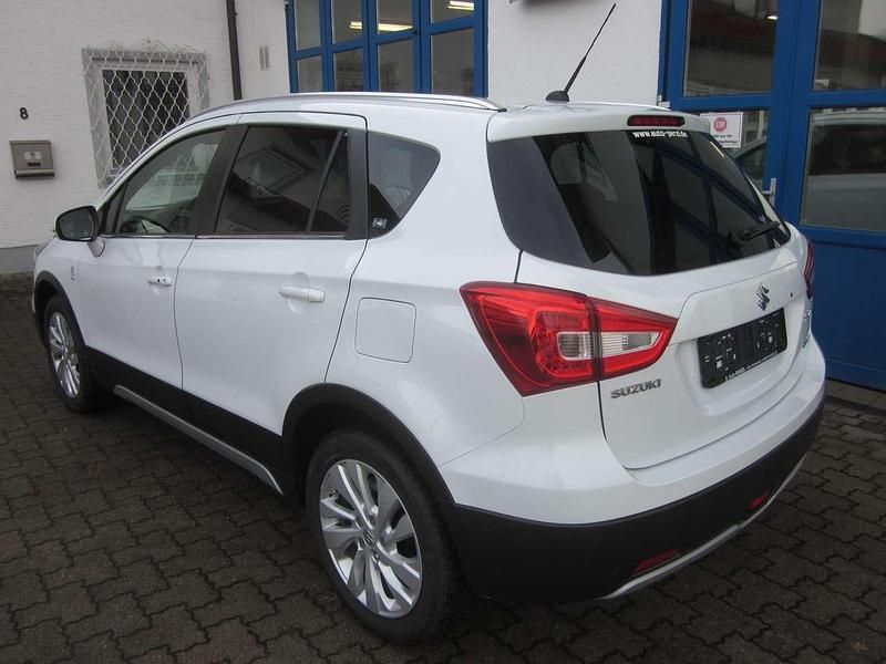 Gebraucht Suzuki SX4 Comfort 129 PS (94 kW) 2021 Znl cool white pearl met Limousine