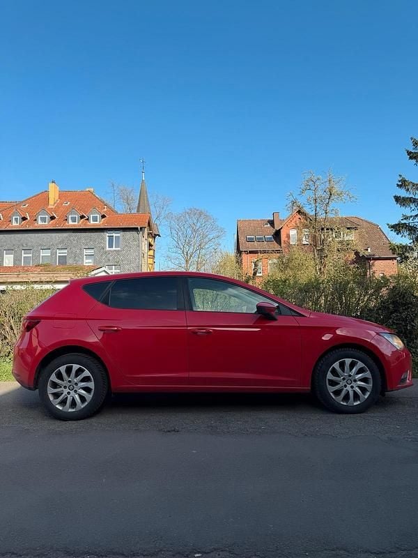 Gebraucht Seat Leon 105 PS (77 kW) 2013 Rot Kleinwagen