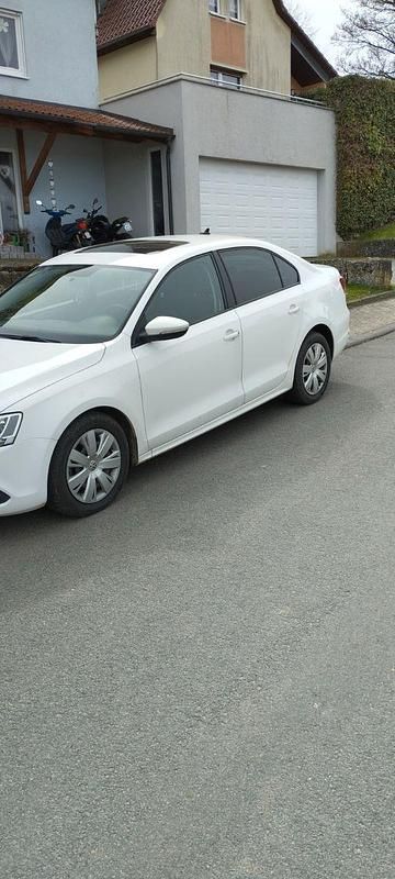 Gebraucht VW Jetta Highline 105 PS (77 kW) 2011 Weiß Limousine