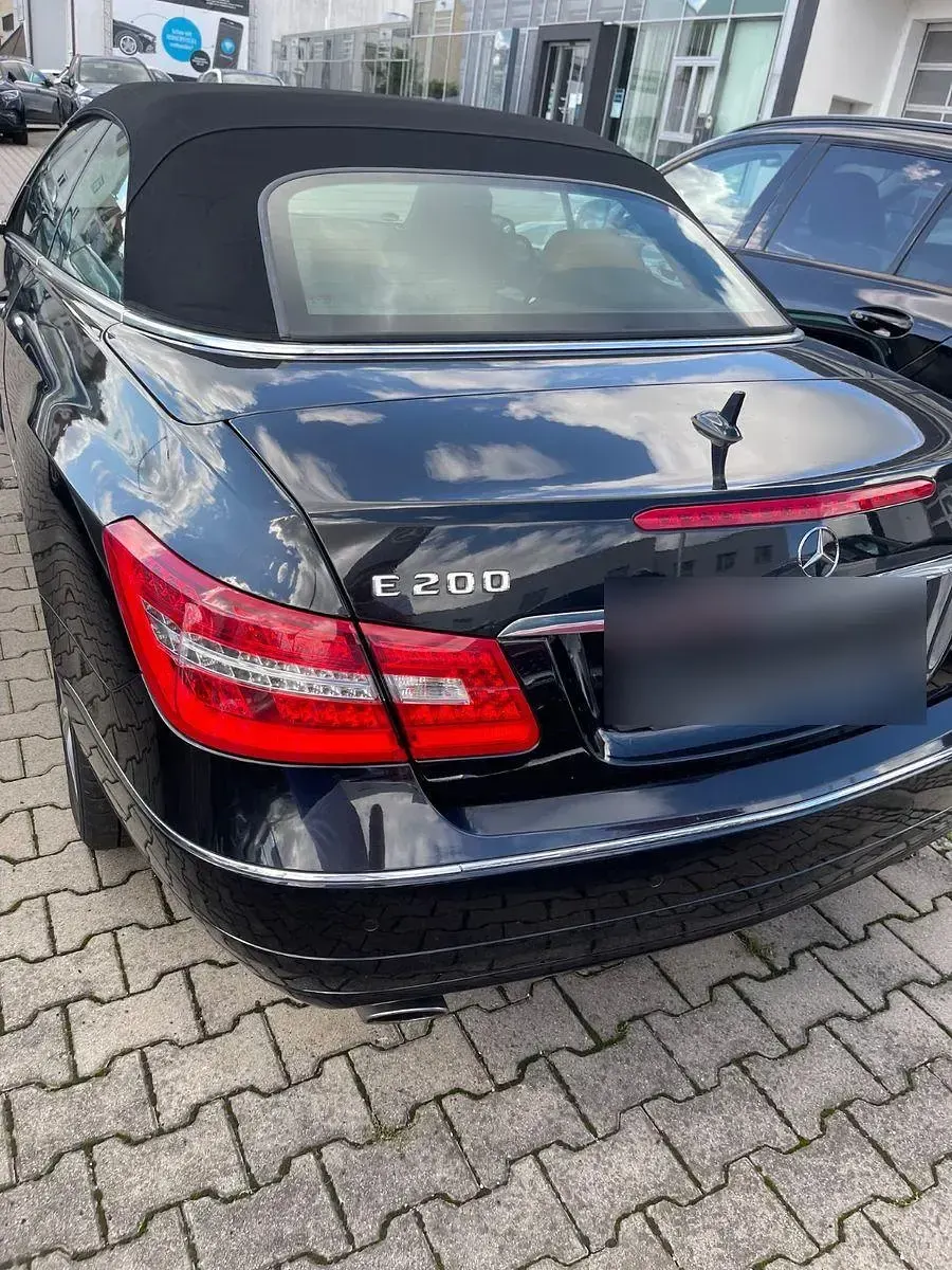 Gebraucht Mercedes E200 Avantgarde 184 PS (135 kW) 2012 Schwarz Cabrio
