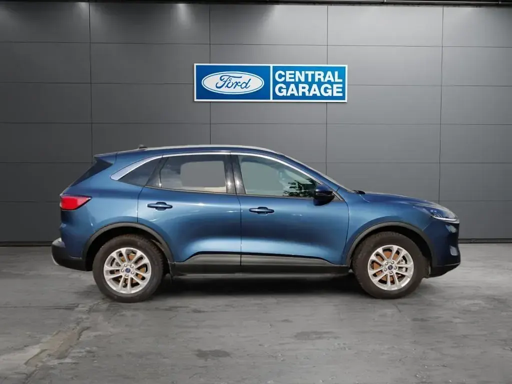 Gebraucht Ford Kuga Titanium 150 PS (110 kW) 2023 Blau SUV