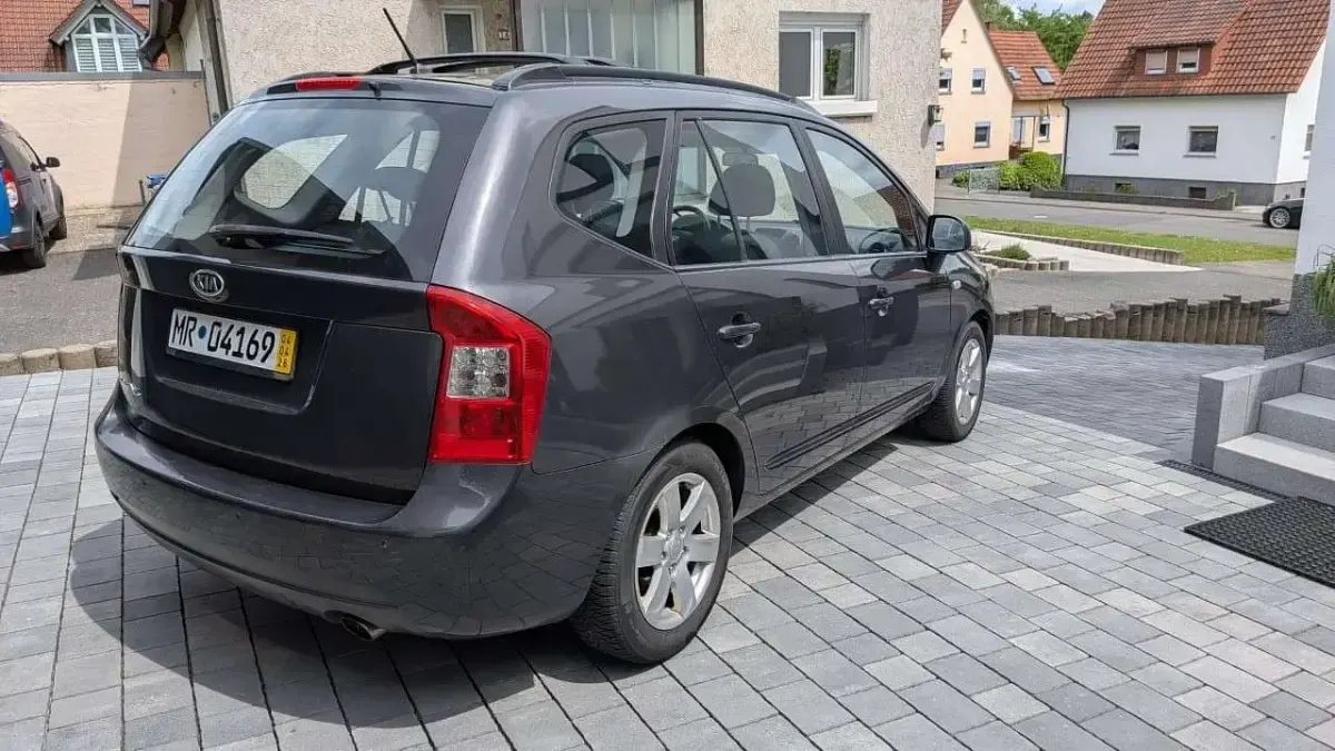 Gebraucht Kia Carens 144 PS (105 kW) 2007 Grau Van / Kleinbus