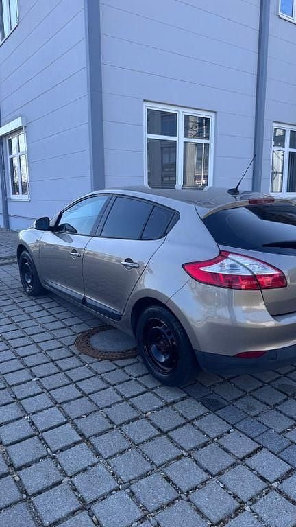 Gebraucht Renault Mégane Expression 101 PS (74 kW) 2010 Braun Limousine